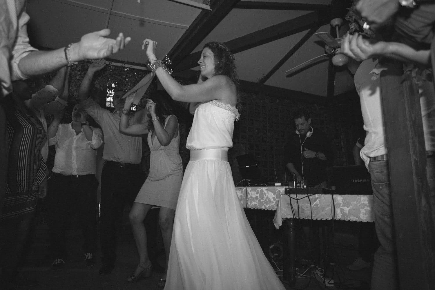 la sposa balla durante il ricevimento